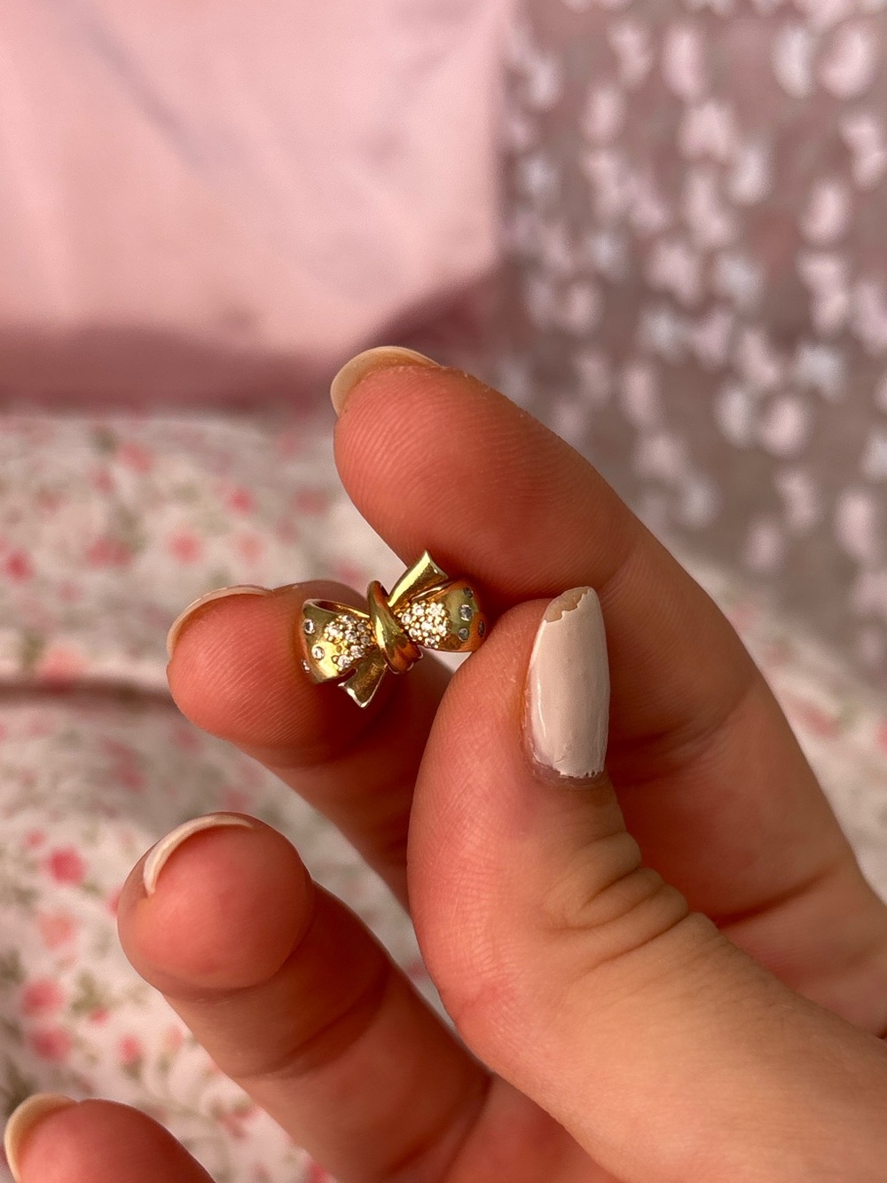 Gold Tone Bow Accent Decorative charm - pandora